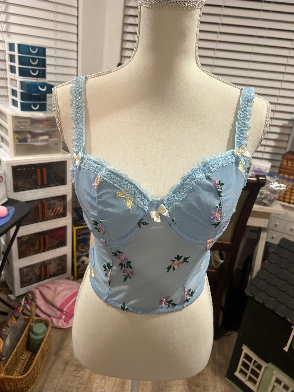 4-25$ dELiA*s Light Blue Floral Lace Bustier Crop Top